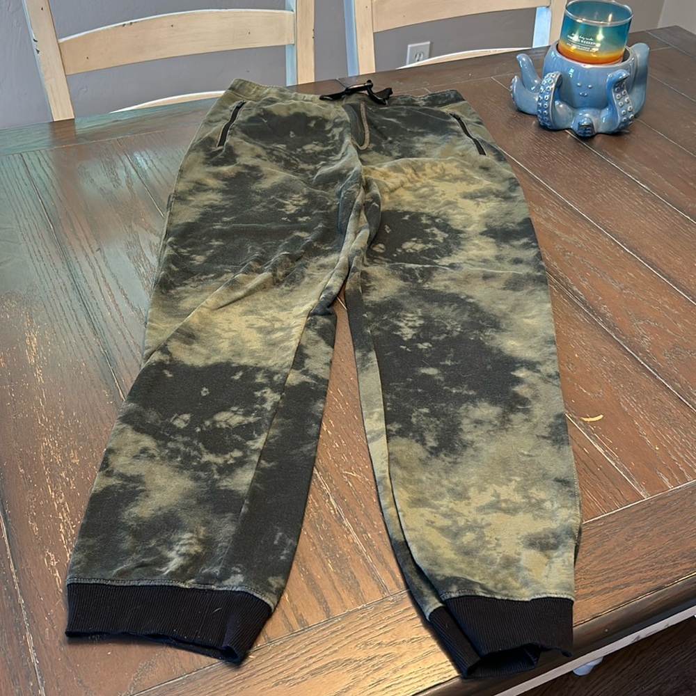 Old Navy Sweatpants. Size XXL (boys). Green tie-dye.